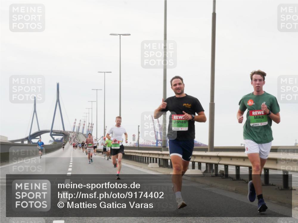 03.10.2025 - Köhlbrandbrückenlauf Matties Gatica Varas http://msf.ph/oto/9174402 03.10.2025 15:41:39 Position 3 7123, 7012 meine-sportfotos.de