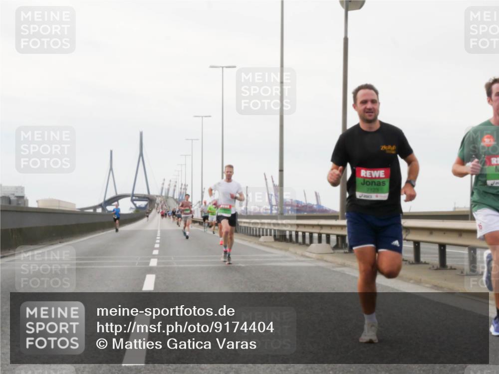 03.10.2025 - Köhlbrandbrückenlauf Matties Gatica Varas http://msf.ph/oto/9174404 03.10.2025 15:41:40 Position 3 123 meine-sportfotos.de
