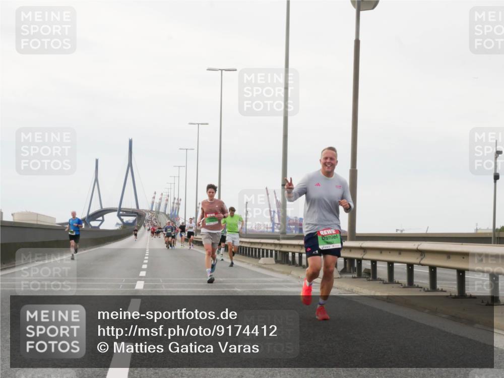 03.10.2025 - Köhlbrandbrückenlauf Matties Gatica Varas http://msf.ph/oto/9174412 03.10.2025 15:41:45 Position 3  meine-sportfotos.de