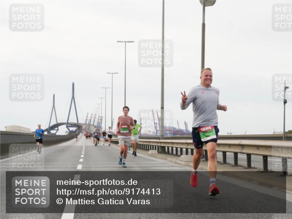 03.10.2025 - Köhlbrandbrückenlauf Matties Gatica Varas http://msf.ph/oto/9174413 03.10.2025 15:41:46 Position 3 993 meine-sportfotos.de