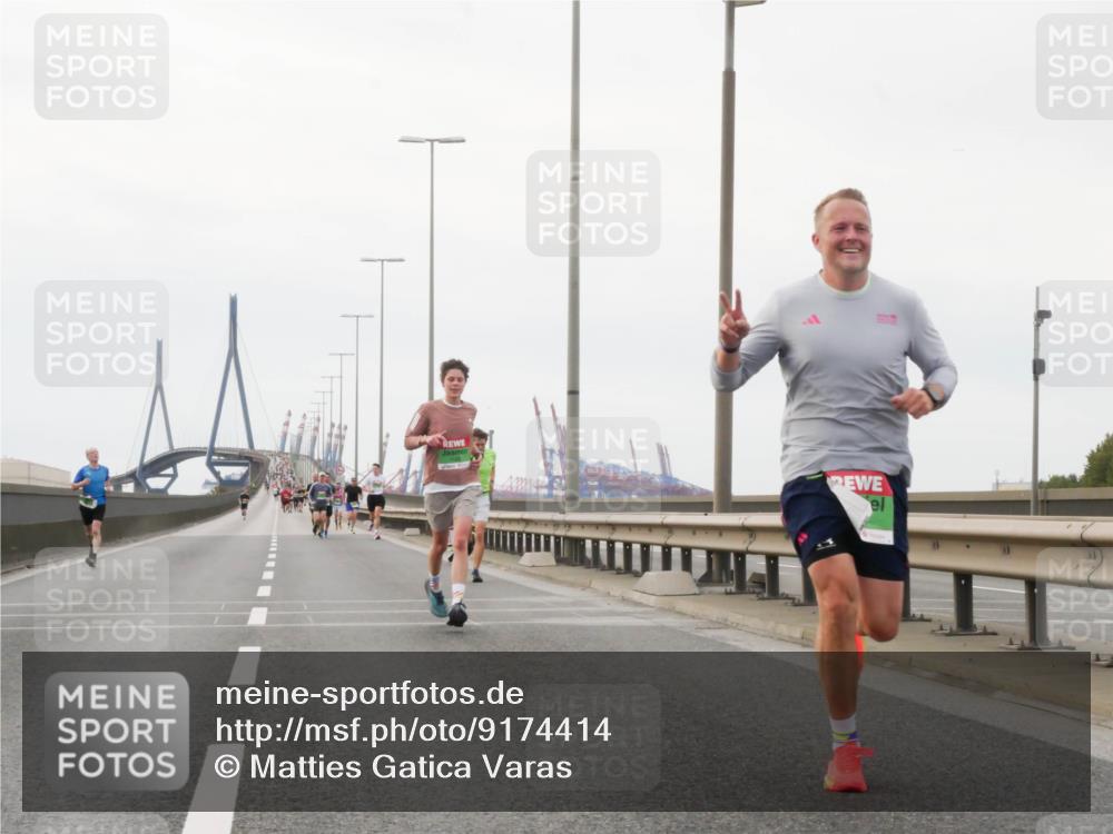 03.10.2025 - Köhlbrandbrückenlauf Matties Gatica Varas http://msf.ph/oto/9174414 03.10.2025 15:41:46 Position 3  meine-sportfotos.de