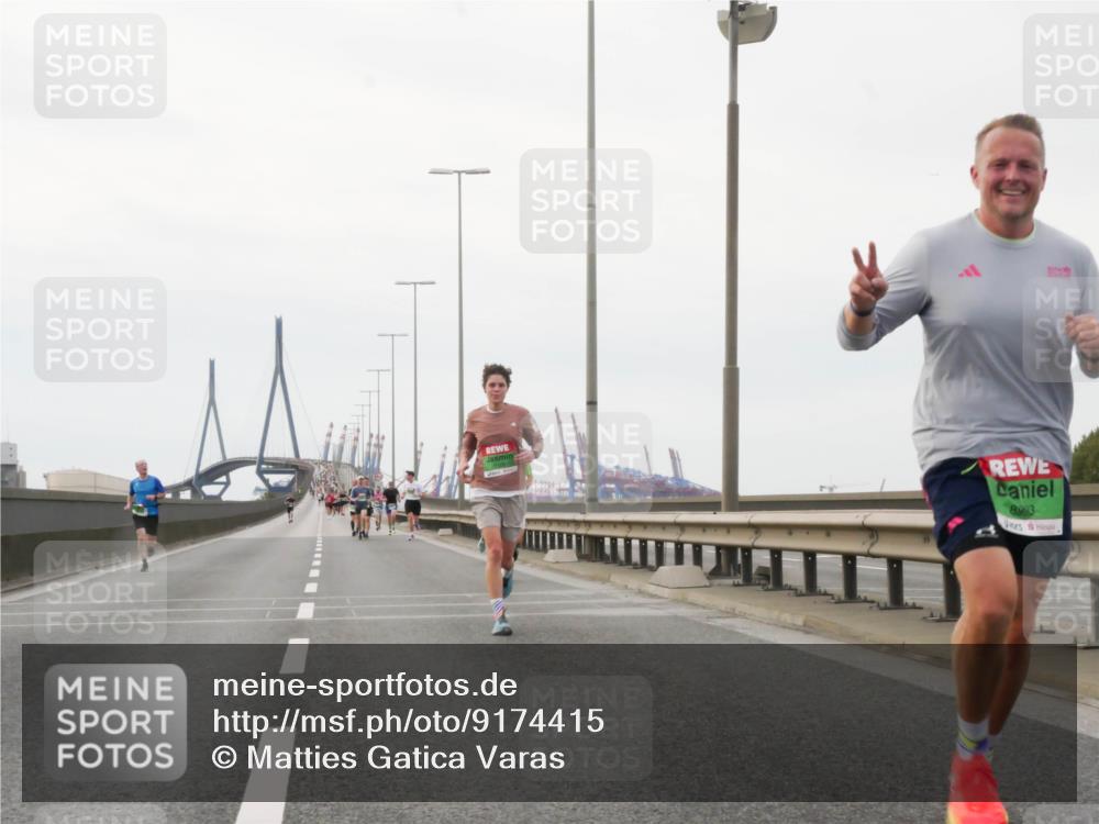 03.10.2025 - Köhlbrandbrückenlauf Matties Gatica Varas http://msf.ph/oto/9174415 03.10.2025 15:41:47 Position 3 8993 meine-sportfotos.de