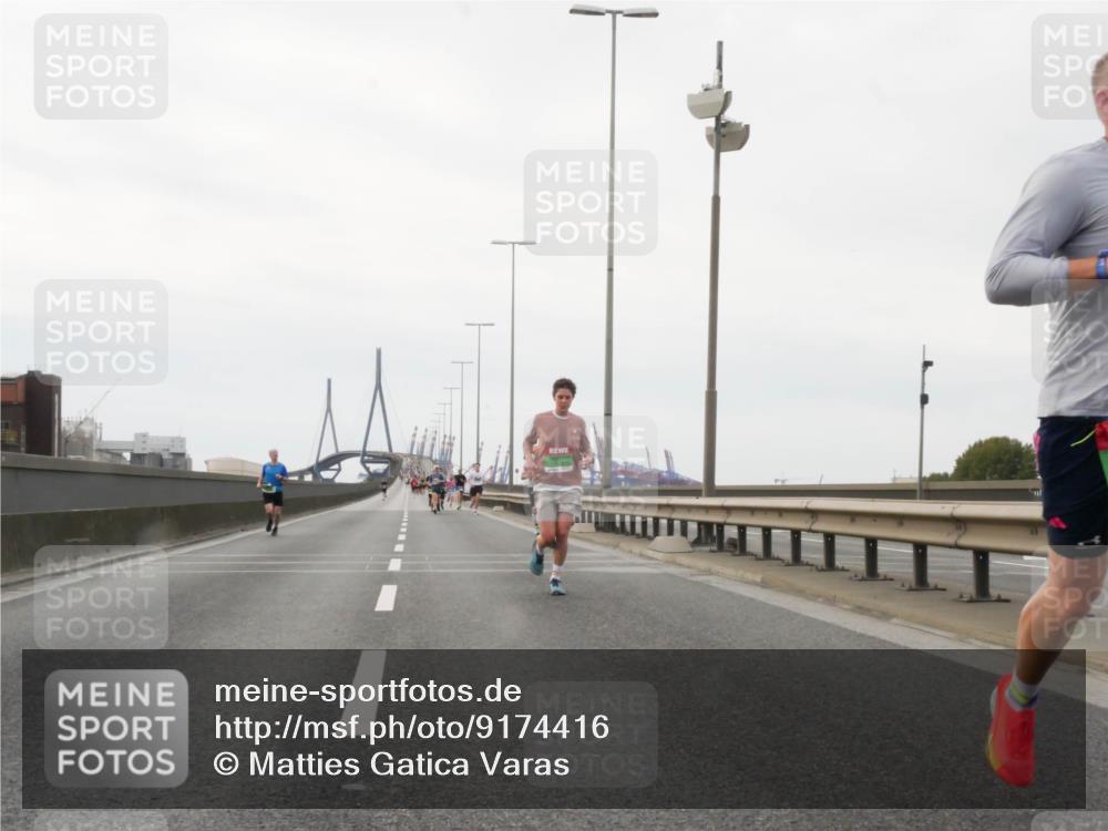 03.10.2025 - Köhlbrandbrückenlauf Matties Gatica Varas http://msf.ph/oto/9174416 03.10.2025 15:41:47 Position 3  meine-sportfotos.de