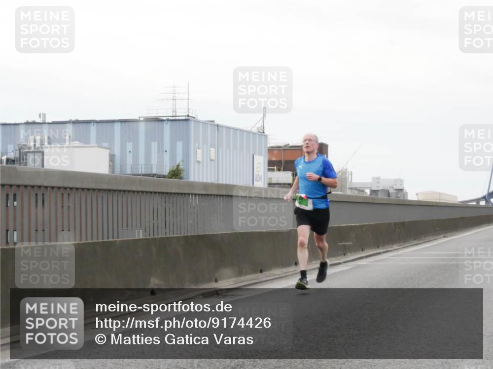 03.10.2025 - Köhlbrandbrückenlauf Matties Gatica Varas http://msf.ph/oto/9174426 03.10.2025 15:41:53 Position 3  meine-sportfotos.de