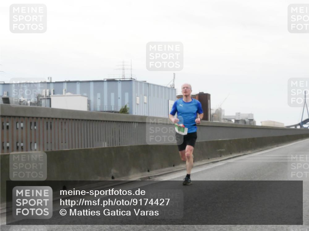 03.10.2025 - Köhlbrandbrückenlauf Matties Gatica Varas http://msf.ph/oto/9174427 03.10.2025 15:41:53 Position 3  meine-sportfotos.de