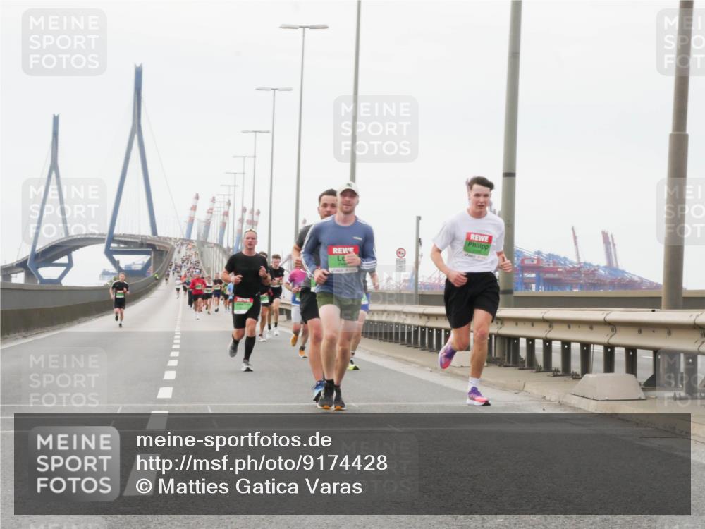 03.10.2025 - Köhlbrandbrückenlauf Matties Gatica Varas http://msf.ph/oto/9174428 03.10.2025 15:41:57 Position 3  meine-sportfotos.de