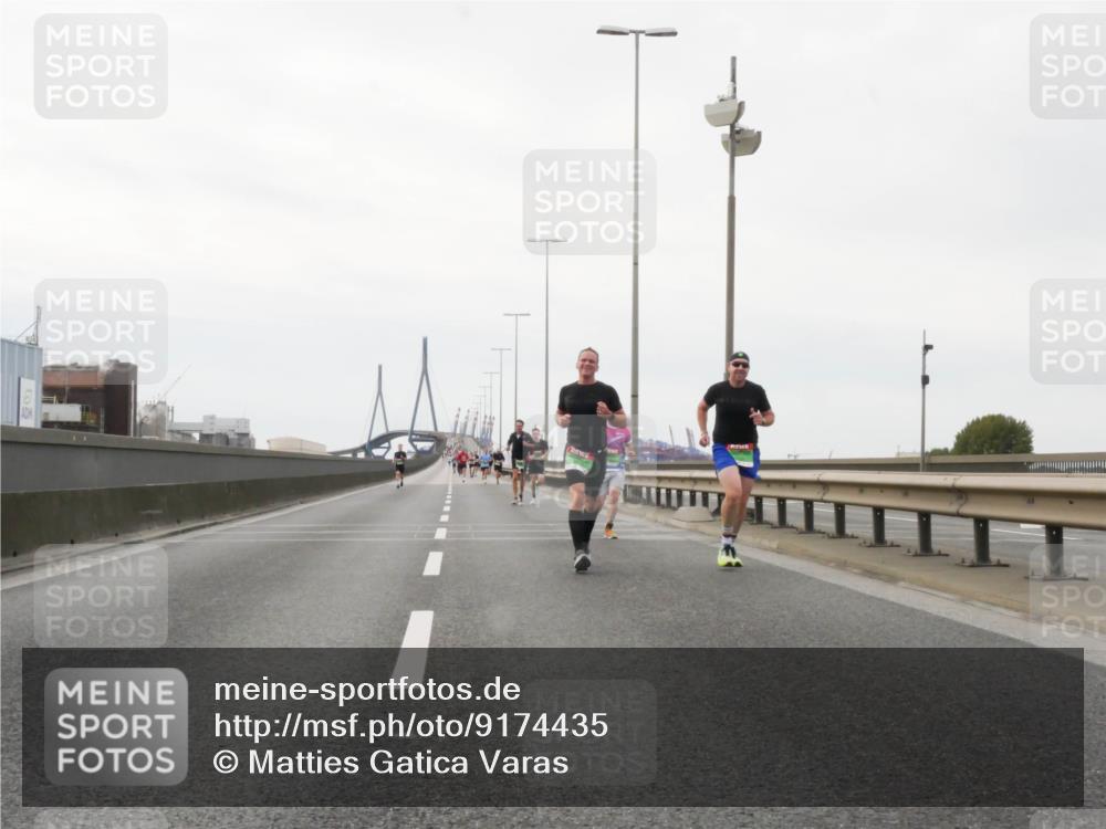 03.10.2025 - Köhlbrandbrückenlauf Matties Gatica Varas http://msf.ph/oto/9174435 03.10.2025 15:42:03 Position 3  meine-sportfotos.de