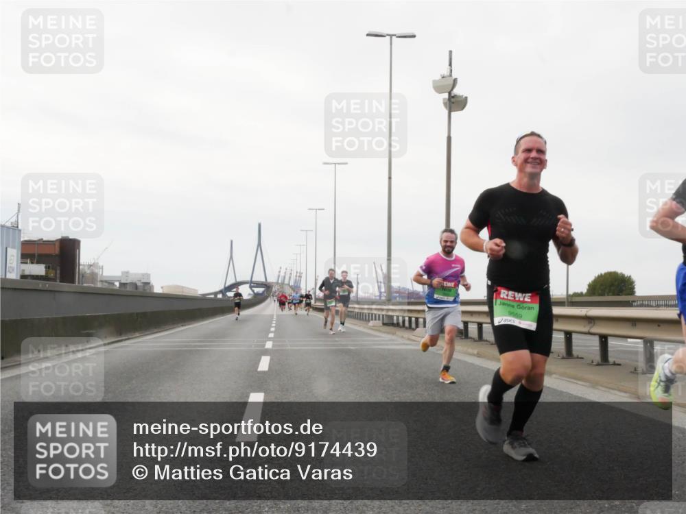 03.10.2025 - Köhlbrandbrückenlauf Matties Gatica Varas http://msf.ph/oto/9174439 03.10.2025 15:42:05 Position 3 9559 meine-sportfotos.de