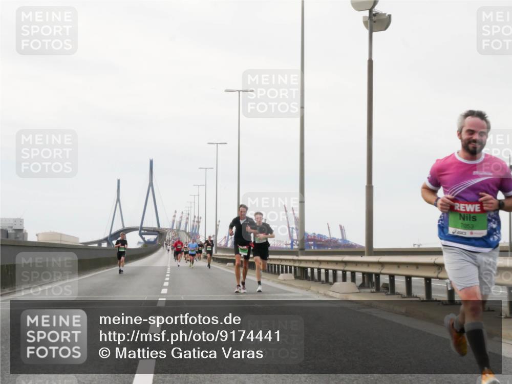 03.10.2025 - Köhlbrandbrückenlauf Matties Gatica Varas http://msf.ph/oto/9174441 03.10.2025 15:42:06 Position 3 7053 meine-sportfotos.de