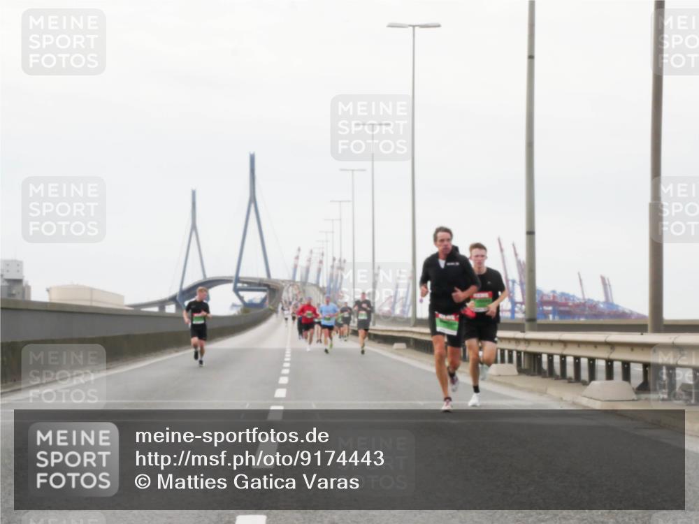 03.10.2025 - Köhlbrandbrückenlauf Matties Gatica Varas http://msf.ph/oto/9174443 03.10.2025 15:42:07 Position 3  meine-sportfotos.de