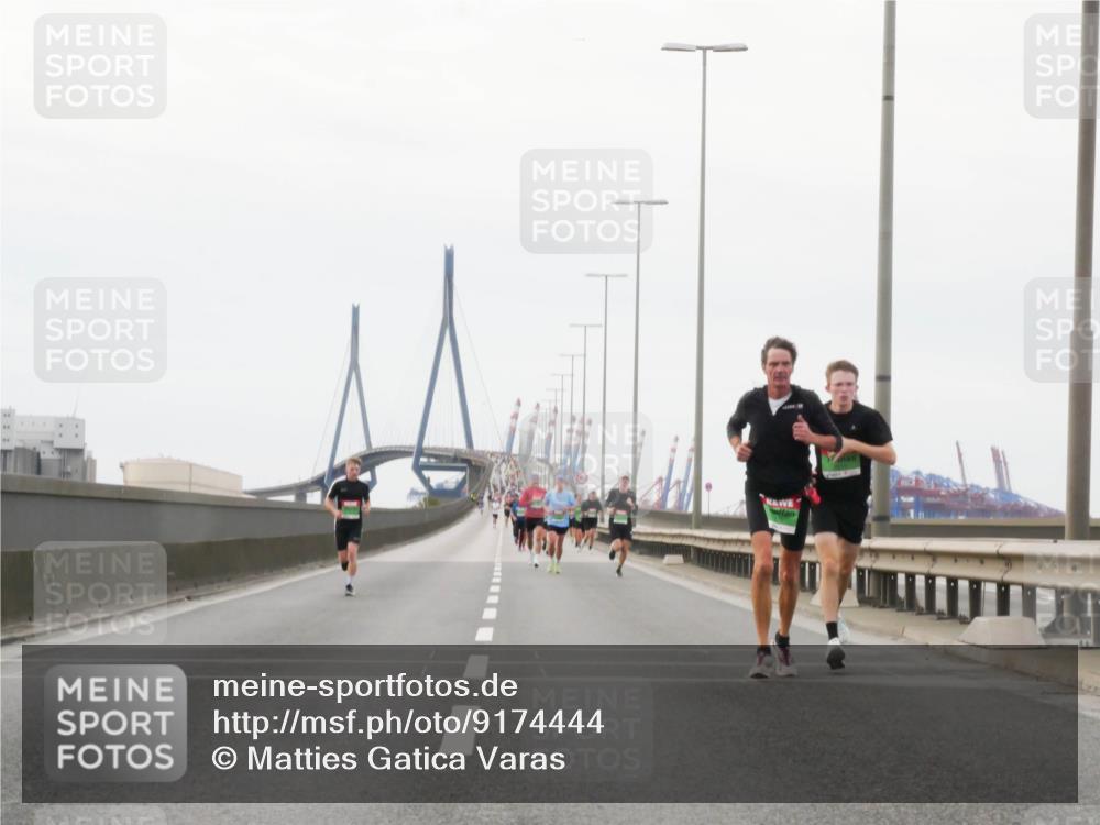 03.10.2025 - Köhlbrandbrückenlauf Matties Gatica Varas http://msf.ph/oto/9174444 03.10.2025 15:42:07 Position 3  meine-sportfotos.de
