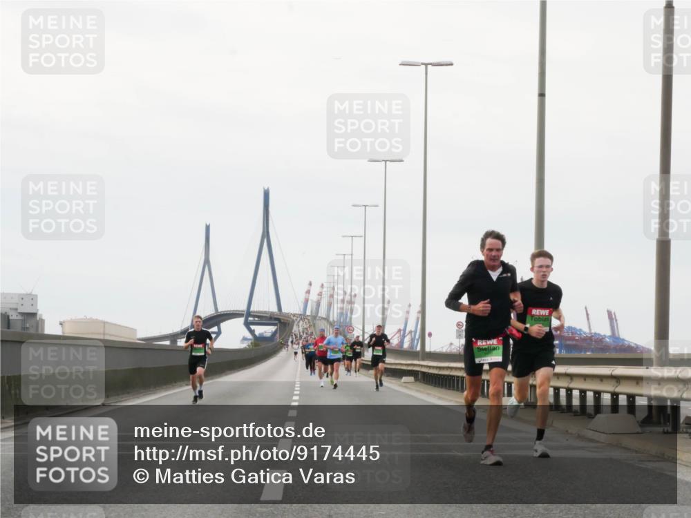 03.10.2025 - Köhlbrandbrückenlauf Matties Gatica Varas http://msf.ph/oto/9174445 03.10.2025 15:42:08 Position 3  meine-sportfotos.de