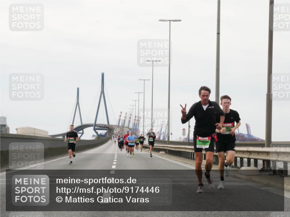 03.10.2025 - Köhlbrandbrückenlauf Matties Gatica Varas http://msf.ph/oto/9174446 03.10.2025 15:42:08 Position 3  meine-sportfotos.de