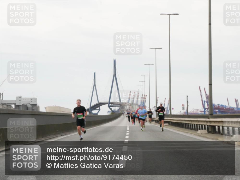 03.10.2025 - Köhlbrandbrückenlauf Matties Gatica Varas http://msf.ph/oto/9174450 03.10.2025 15:42:10 Position 3  meine-sportfotos.de