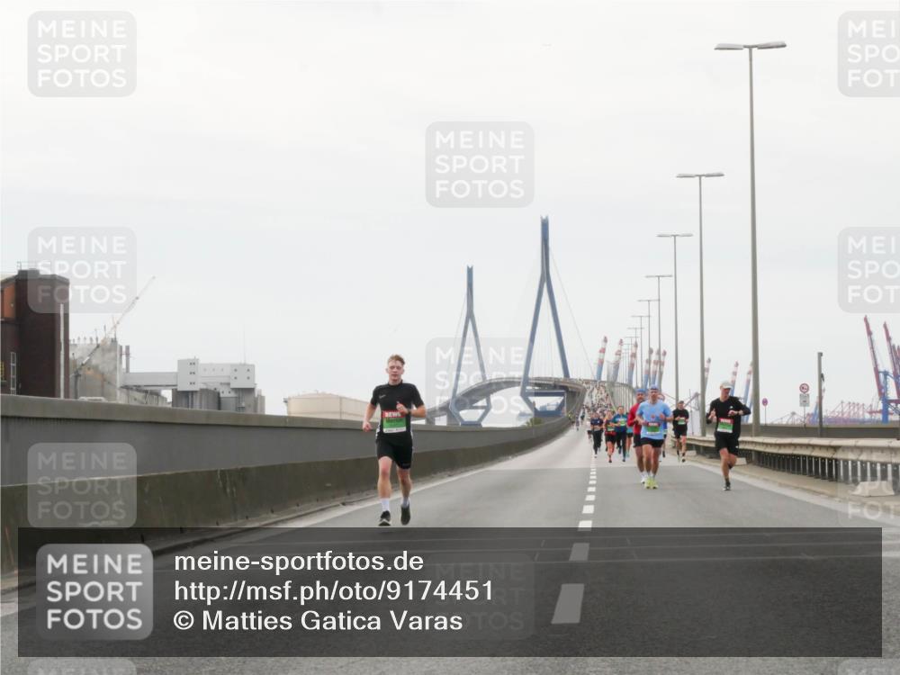 03.10.2025 - Köhlbrandbrückenlauf Matties Gatica Varas http://msf.ph/oto/9174451 03.10.2025 15:42:11 Position 3  meine-sportfotos.de