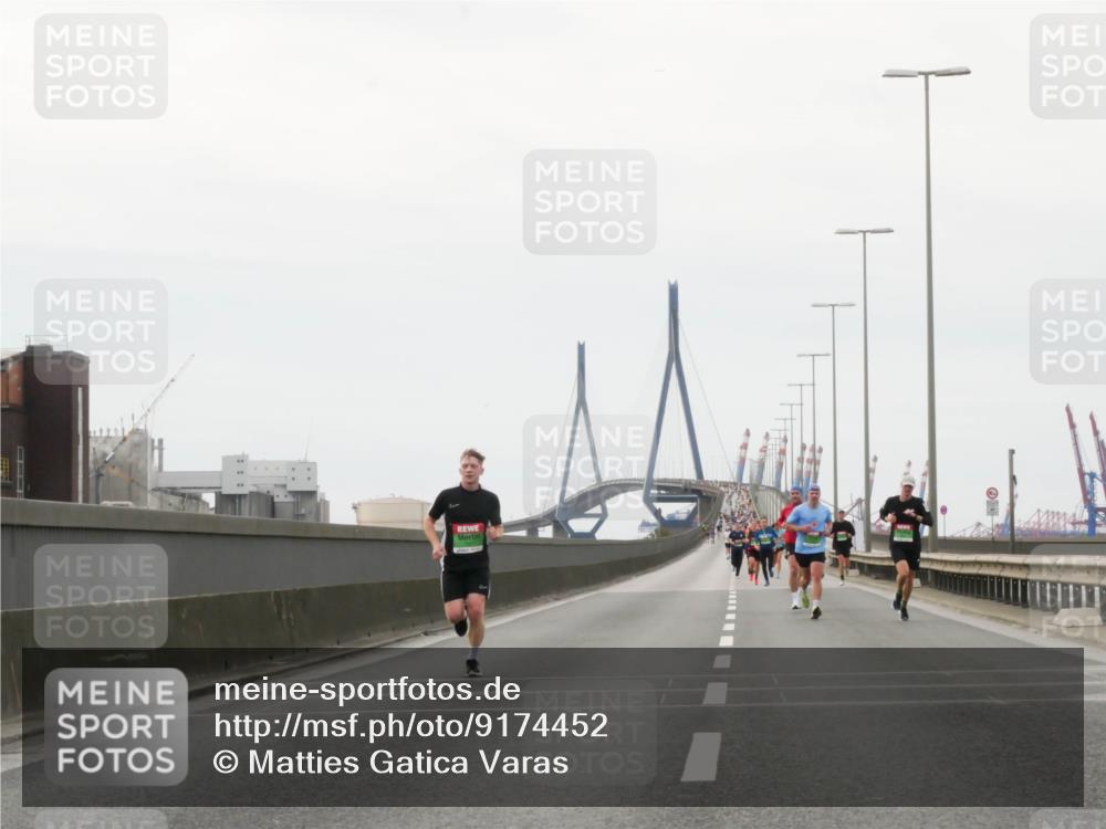 03.10.2025 - Köhlbrandbrückenlauf Matties Gatica Varas http://msf.ph/oto/9174452 03.10.2025 15:42:11 Position 3  meine-sportfotos.de