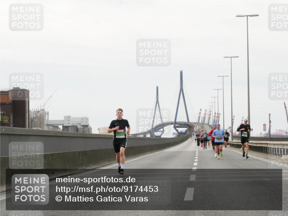 03.10.2025 - Köhlbrandbrückenlauf Matties Gatica Varas http://msf.ph/oto/9174453 03.10.2025 15:42:12 Position 3  meine-sportfotos.de