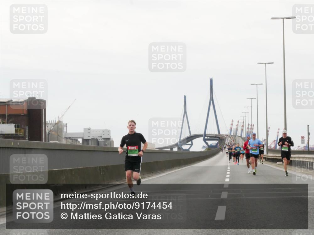 03.10.2025 - Köhlbrandbrückenlauf Matties Gatica Varas http://msf.ph/oto/9174454 03.10.2025 15:42:12 Position 3  meine-sportfotos.de