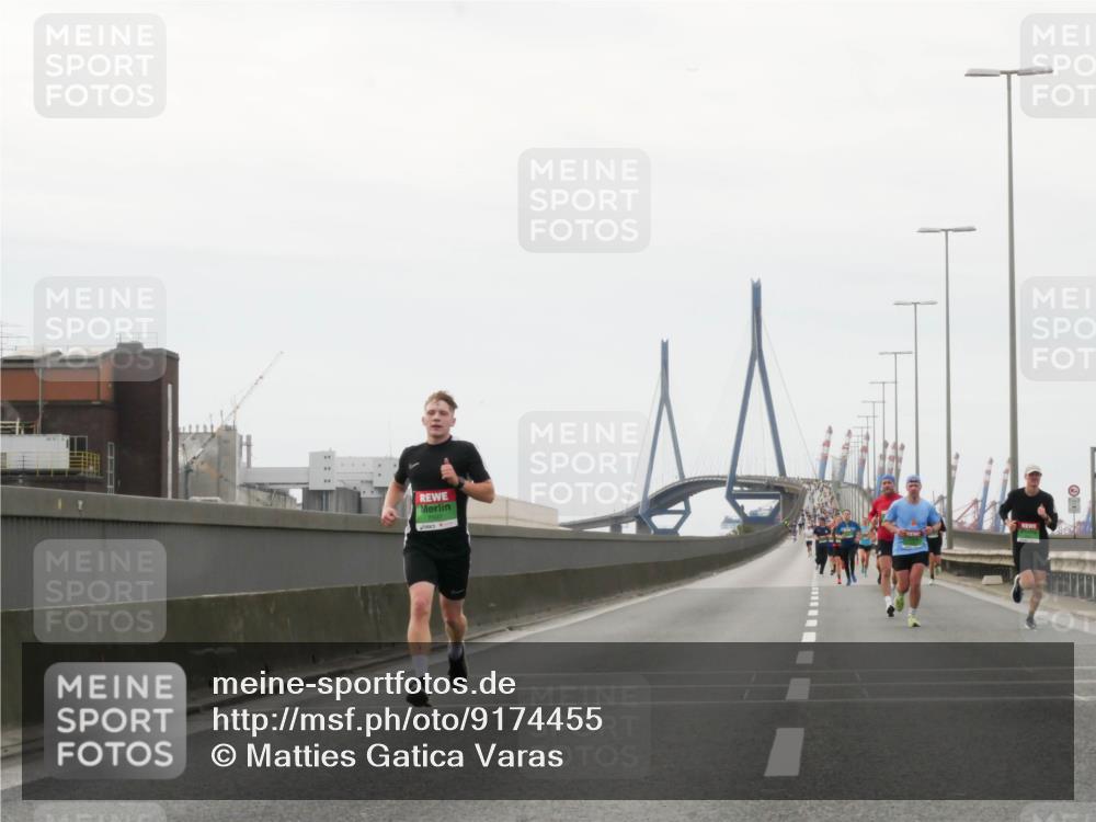 03.10.2025 - Köhlbrandbrückenlauf Matties Gatica Varas http://msf.ph/oto/9174455 03.10.2025 15:42:13 Position 3  meine-sportfotos.de