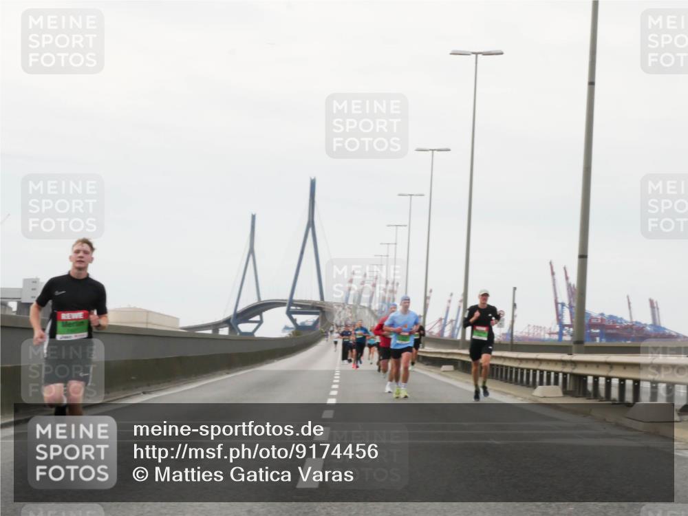 03.10.2025 - Köhlbrandbrückenlauf Matties Gatica Varas http://msf.ph/oto/9174456 03.10.2025 15:42:13 Position 3  meine-sportfotos.de
