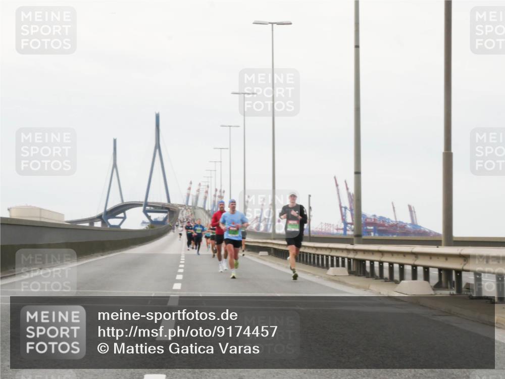 03.10.2025 - Köhlbrandbrückenlauf Matties Gatica Varas http://msf.ph/oto/9174457 03.10.2025 15:42:14 Position 3  meine-sportfotos.de
