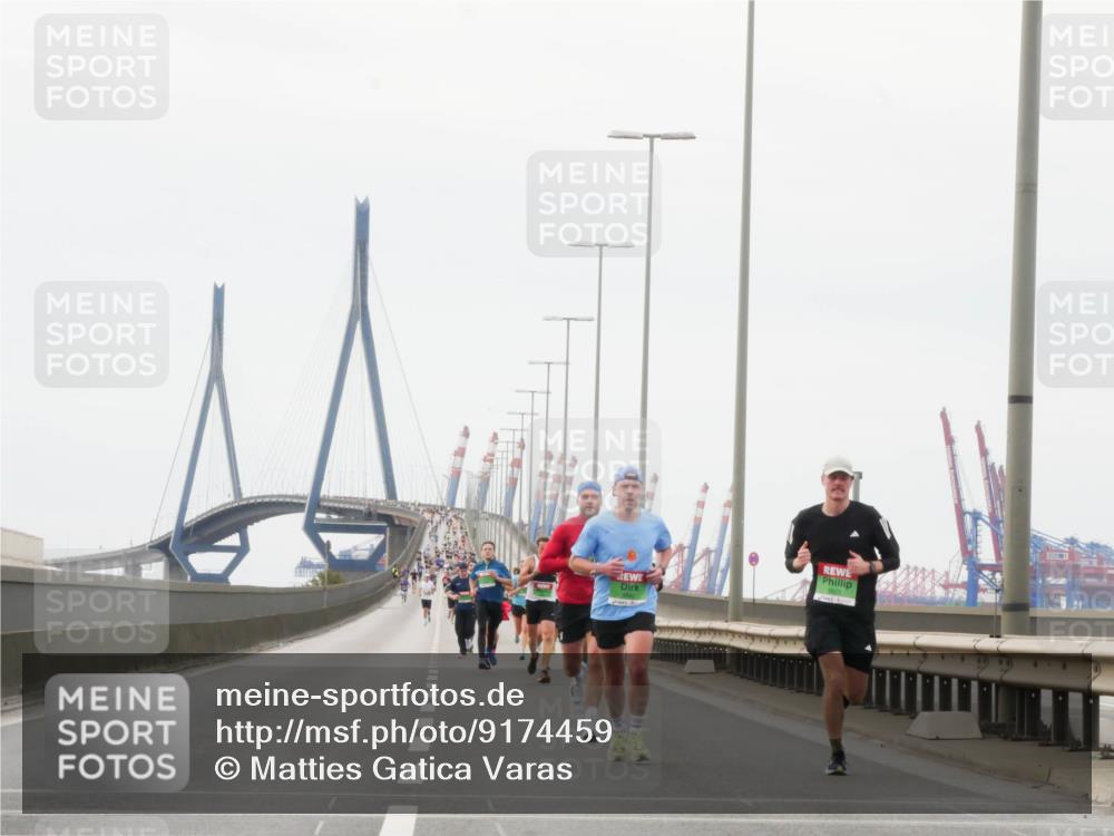 03.10.2025 - Köhlbrandbrückenlauf Matties Gatica Varas http://msf.ph/oto/9174459 03.10.2025 15:42:15 Position 3  meine-sportfotos.de