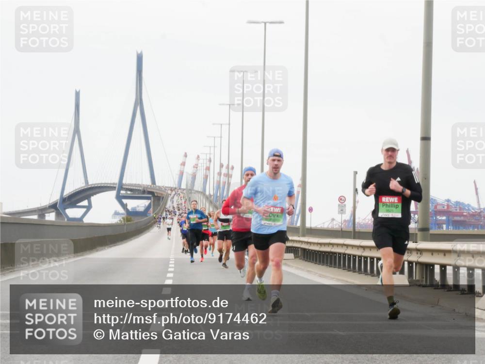 03.10.2025 - Köhlbrandbrückenlauf Matties Gatica Varas http://msf.ph/oto/9174462 03.10.2025 15:42:16 Position 3 8942, 9525 meine-sportfotos.de