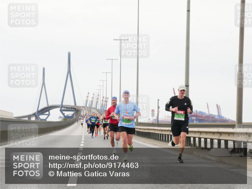03.10.2025 - Köhlbrandbrückenlauf Matties Gatica Varas http://msf.ph/oto/9174463 03.10.2025 15:42:17 Position 3  meine-sportfotos.de