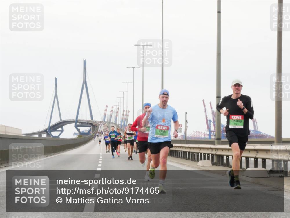 03.10.2025 - Köhlbrandbrückenlauf Matties Gatica Varas http://msf.ph/oto/9174465 03.10.2025 15:42:18 Position 3 8942, 9525 meine-sportfotos.de