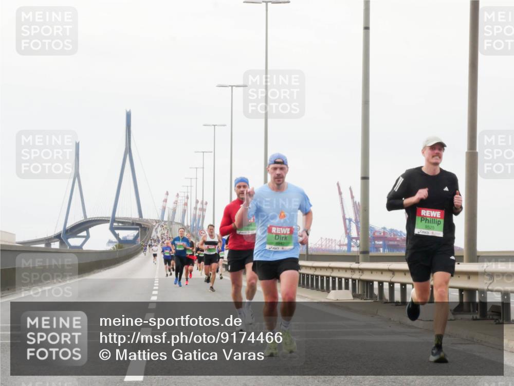 03.10.2025 - Köhlbrandbrückenlauf Matties Gatica Varas http://msf.ph/oto/9174466 03.10.2025 15:42:18 Position 3 8942, 9525 meine-sportfotos.de
