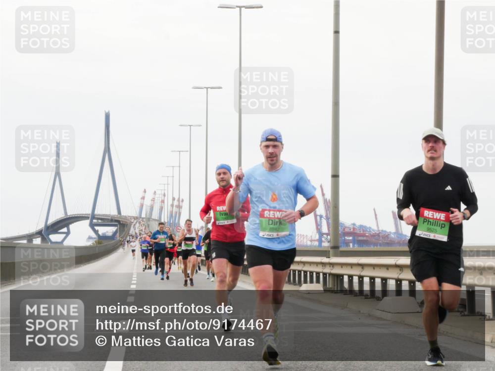 03.10.2025 - Köhlbrandbrückenlauf Matties Gatica Varas http://msf.ph/oto/9174467 03.10.2025 15:42:19 Position 3 7045, 8942, 9525 meine-sportfotos.de