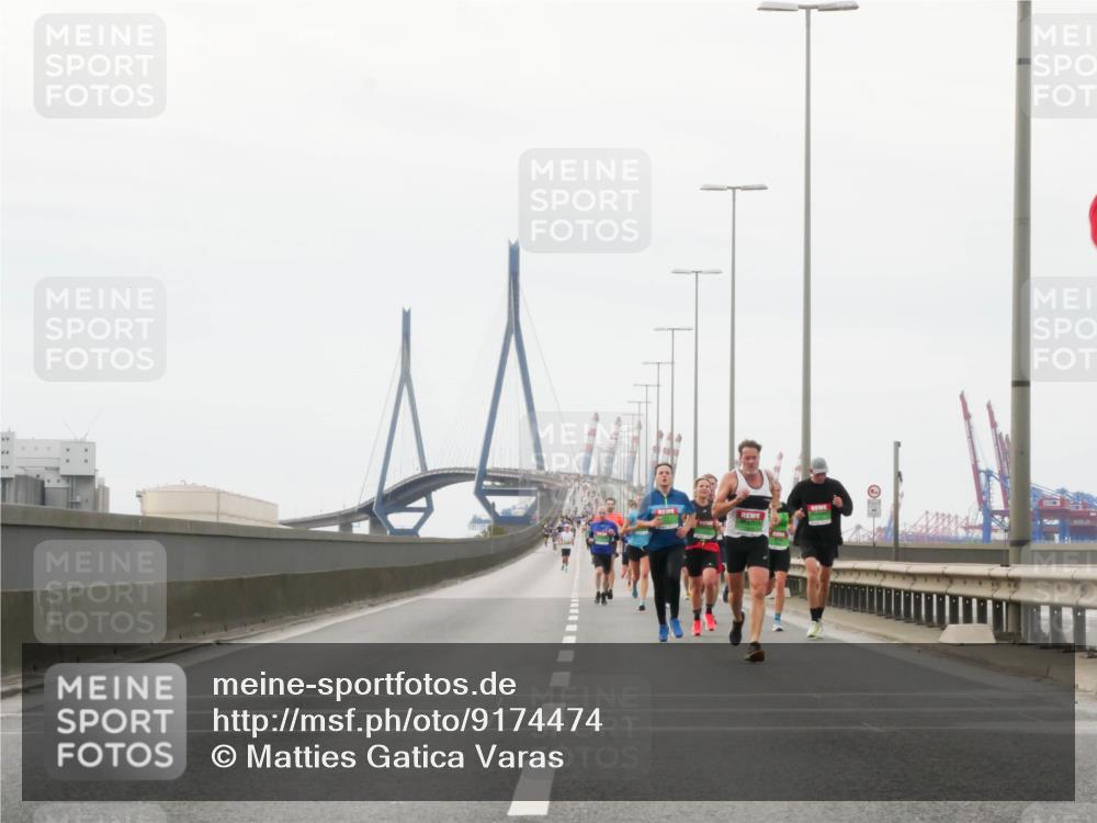 03.10.2025 - Köhlbrandbrückenlauf Matties Gatica Varas http://msf.ph/oto/9174474 03.10.2025 15:42:22 Position 3  meine-sportfotos.de