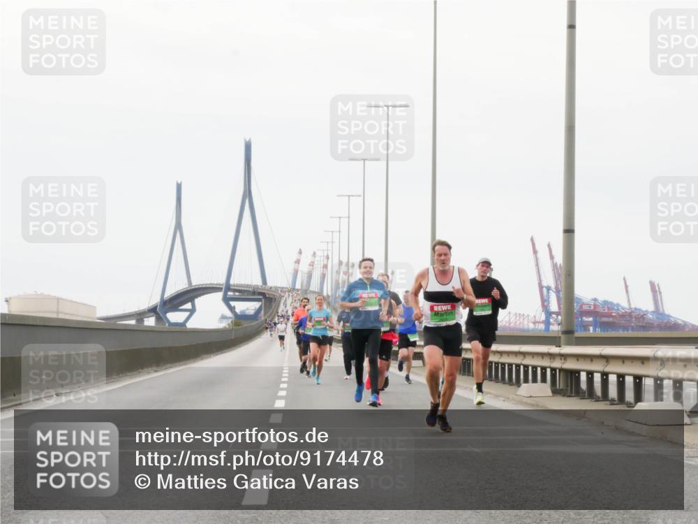 03.10.2025 - Köhlbrandbrückenlauf Matties Gatica Varas http://msf.ph/oto/9174478 03.10.2025 15:42:24 Position 3  meine-sportfotos.de