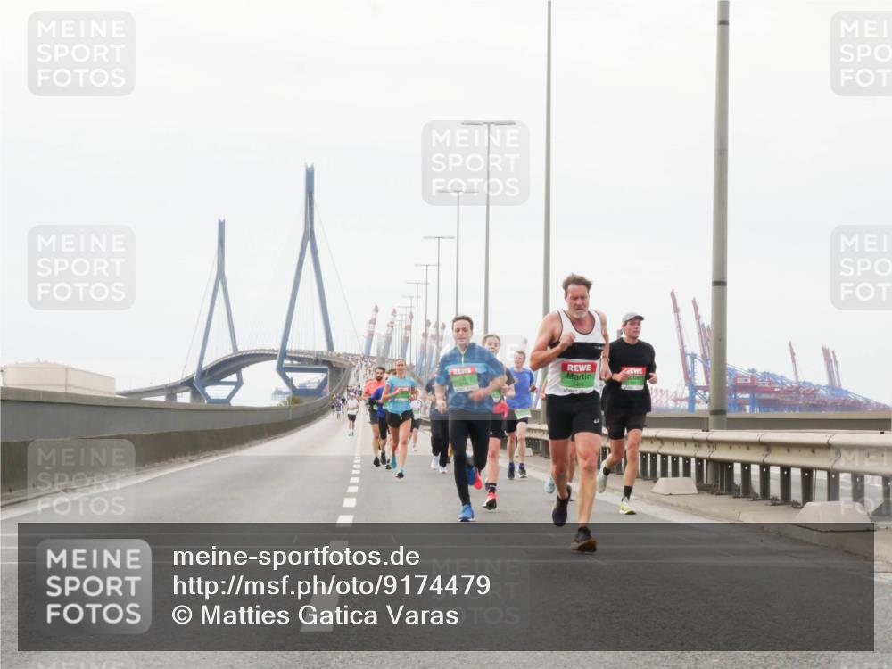 03.10.2025 - Köhlbrandbrückenlauf Matties Gatica Varas http://msf.ph/oto/9174479 03.10.2025 15:42:25 Position 3  meine-sportfotos.de