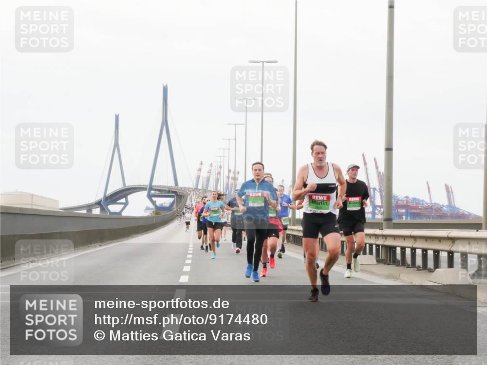 03.10.2025 - Köhlbrandbrückenlauf Matties Gatica Varas http://msf.ph/oto/9174480 03.10.2025 15:42:25 Position 3  meine-sportfotos.de