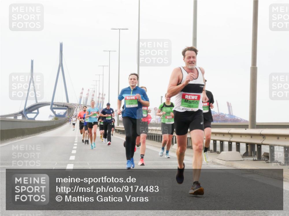 03.10.2025 - Köhlbrandbrückenlauf Matties Gatica Varas http://msf.ph/oto/9174483 03.10.2025 15:42:27 Position 3 9743, 7456 meine-sportfotos.de