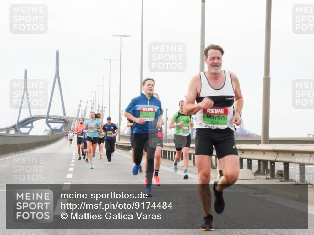 03.10.2025 - Köhlbrandbrückenlauf Matties Gatica Varas http://msf.ph/oto/9174484 03.10.2025 15:42:27 Position 3 9743, 7456 meine-sportfotos.de