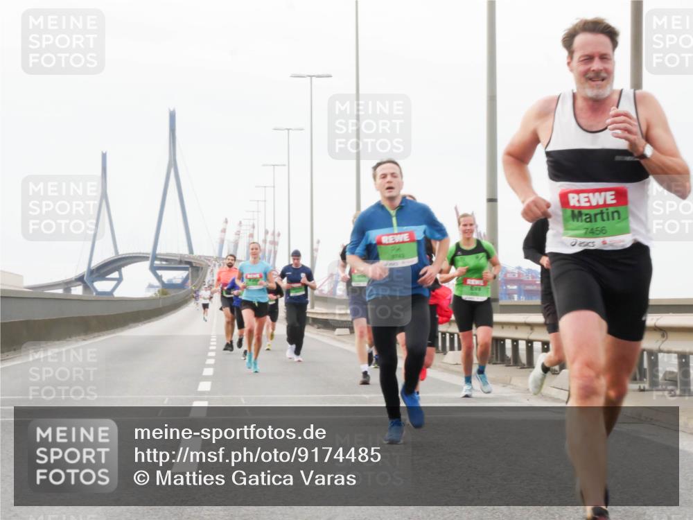 03.10.2025 - Köhlbrandbrückenlauf Matties Gatica Varas http://msf.ph/oto/9174485 03.10.2025 15:42:28 Position 3 9743, 7456 meine-sportfotos.de
