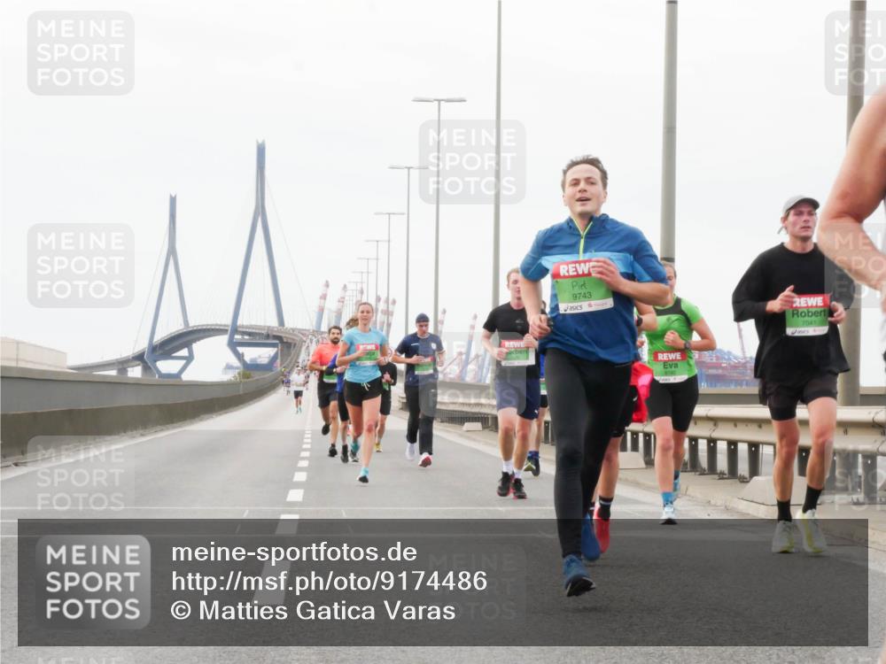 03.10.2025 - Köhlbrandbrückenlauf Matties Gatica Varas http://msf.ph/oto/9174486 03.10.2025 15:42:28 Position 3 9743, 7041 meine-sportfotos.de