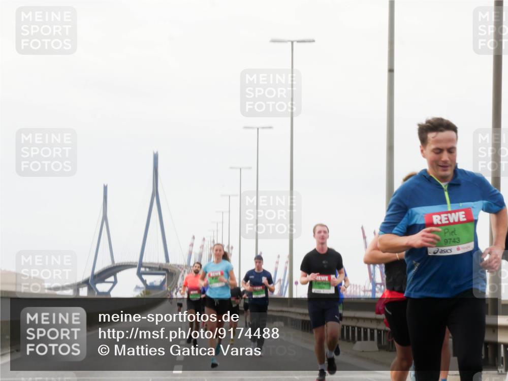 03.10.2025 - Köhlbrandbrückenlauf Matties Gatica Varas http://msf.ph/oto/9174488 03.10.2025 15:42:29 Position 3 9743 meine-sportfotos.de