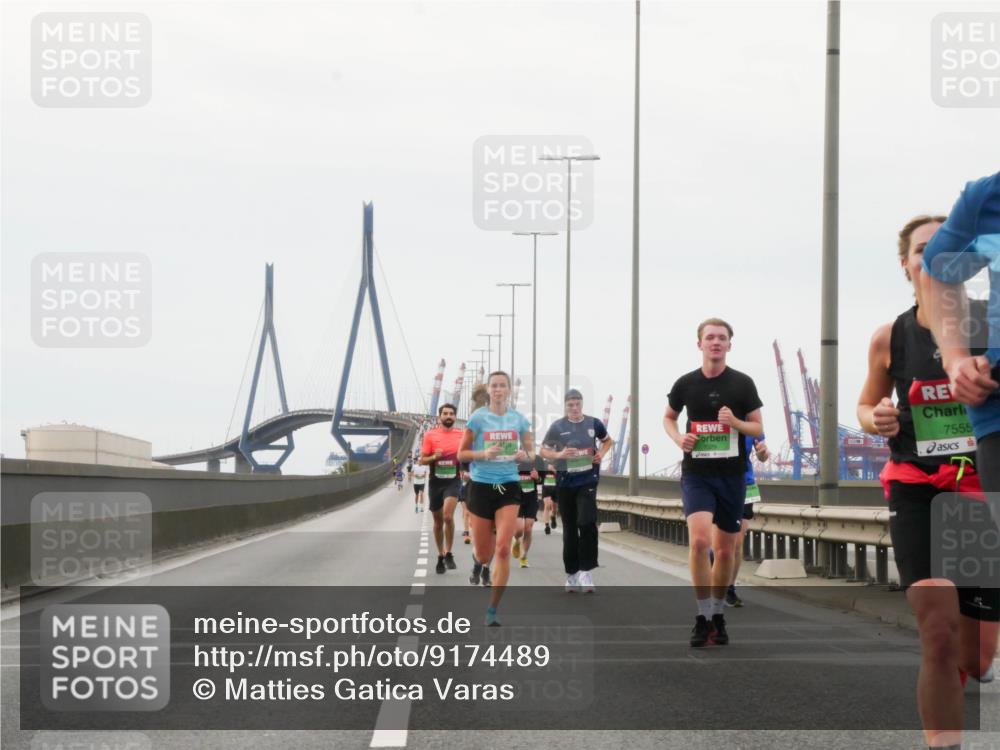 03.10.2025 - Köhlbrandbrückenlauf Matties Gatica Varas http://msf.ph/oto/9174489 03.10.2025 15:42:30 Position 3 7555 meine-sportfotos.de