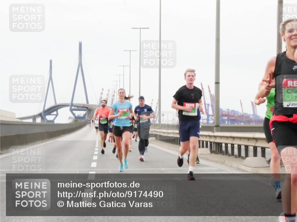 03.10.2025 - Köhlbrandbrückenlauf Matties Gatica Varas http://msf.ph/oto/9174490 03.10.2025 15:42:30 Position 3 7 meine-sportfotos.de