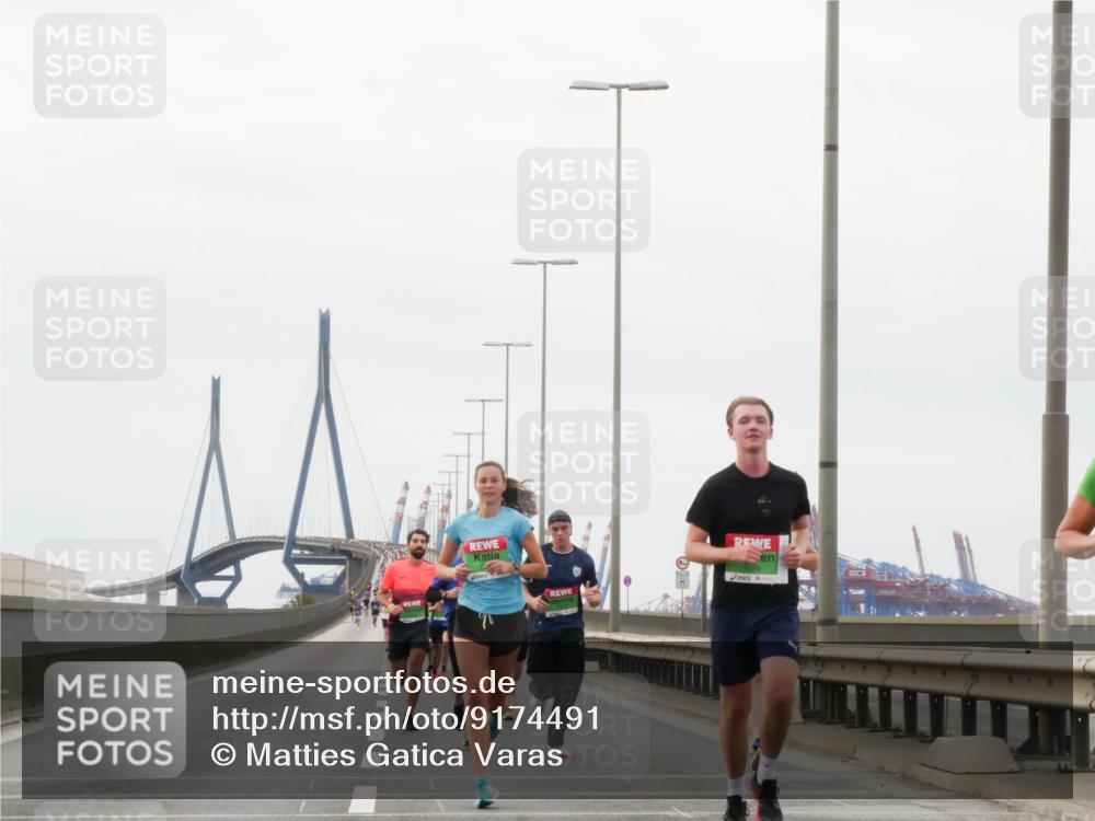 03.10.2025 - Köhlbrandbrückenlauf Matties Gatica Varas http://msf.ph/oto/9174491 03.10.2025 15:42:31 Position 3  meine-sportfotos.de