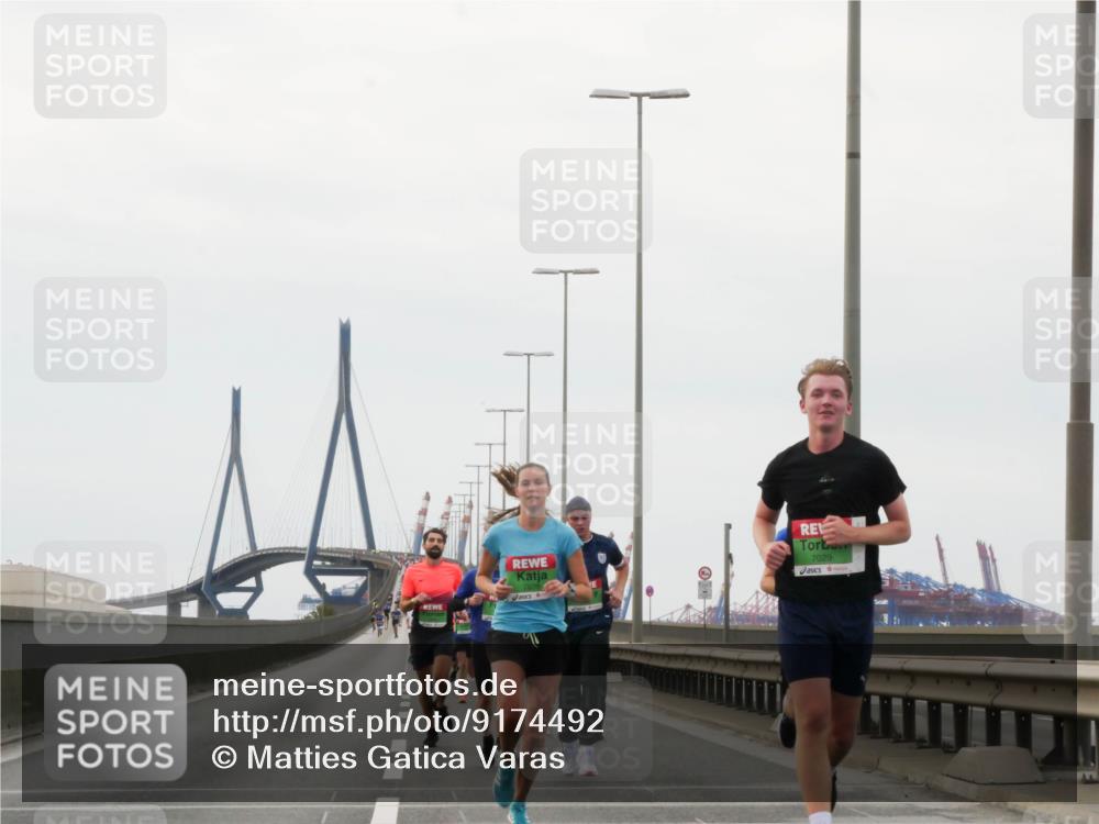 03.10.2025 - Köhlbrandbrückenlauf Matties Gatica Varas http://msf.ph/oto/9174492 03.10.2025 15:42:31 Position 3 7029 meine-sportfotos.de