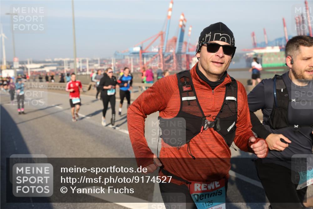03.10.2025 - Köhlbrandbrückenlauf Yannick Fuchs http://msf.ph/oto/9174527 03.10.2025 08:43:09 Position 2 1125, 1680 meine-sportfotos.de