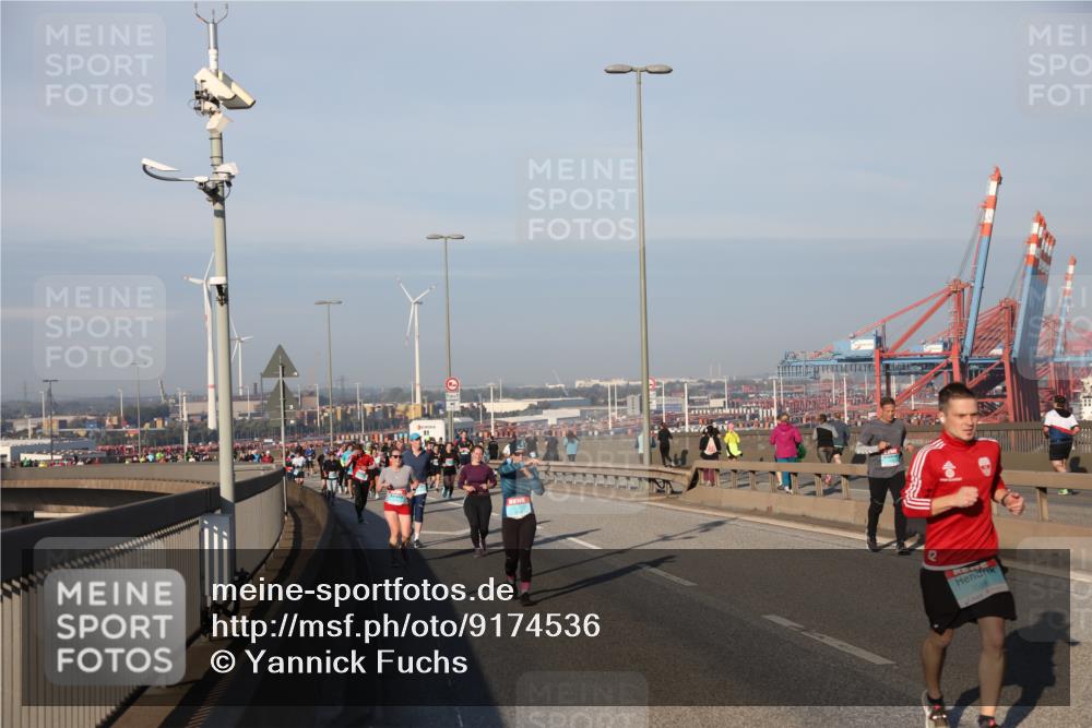 03.10.2025 - Köhlbrandbrückenlauf Yannick Fuchs http://msf.ph/oto/9174536 03.10.2025 08:43:12 Position 2 12, 3569 meine-sportfotos.de