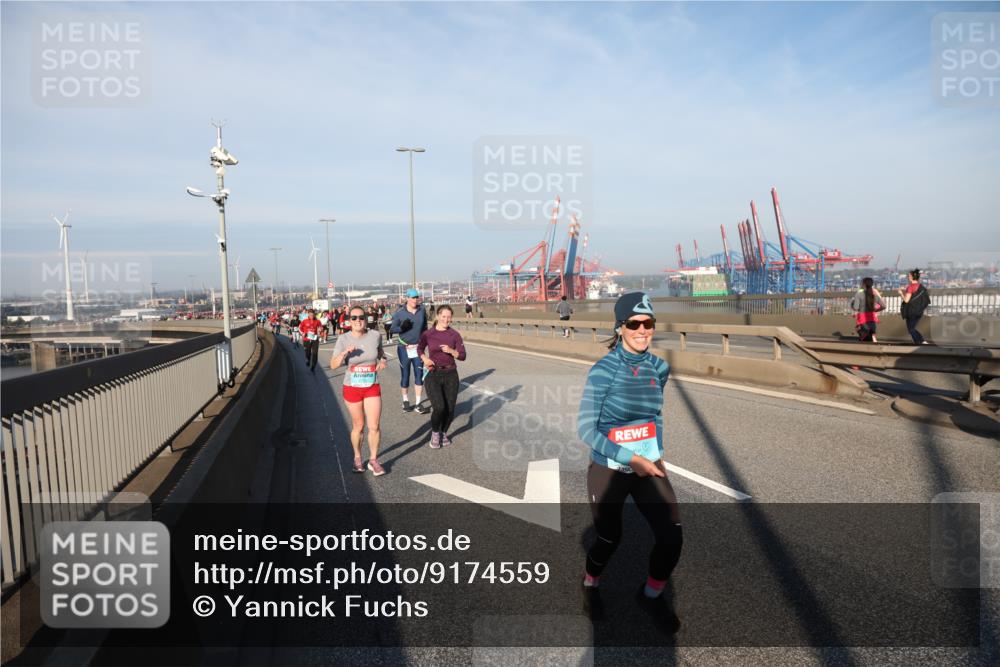 03.10.2025 - Köhlbrandbrückenlauf Yannick Fuchs http://msf.ph/oto/9174559 03.10.2025 08:43:18 Position 2  meine-sportfotos.de