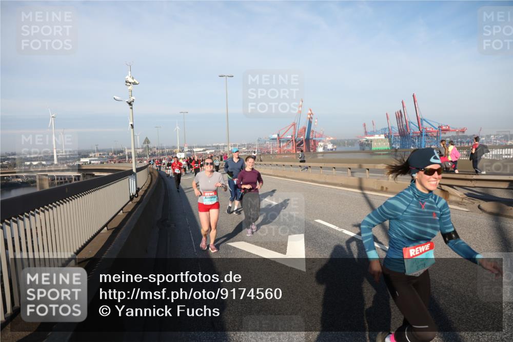 03.10.2025 - Köhlbrandbrückenlauf Yannick Fuchs http://msf.ph/oto/9174560 03.10.2025 08:43:18 Position 2 3778 meine-sportfotos.de