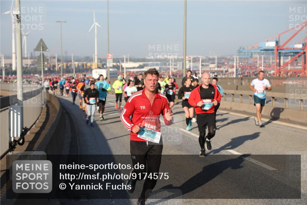 03.10.2025 - Köhlbrandbrückenlauf Yannick Fuchs http://msf.ph/oto/9174575 03.10.2025 08:43:22 Position 2 1066 meine-sportfotos.de