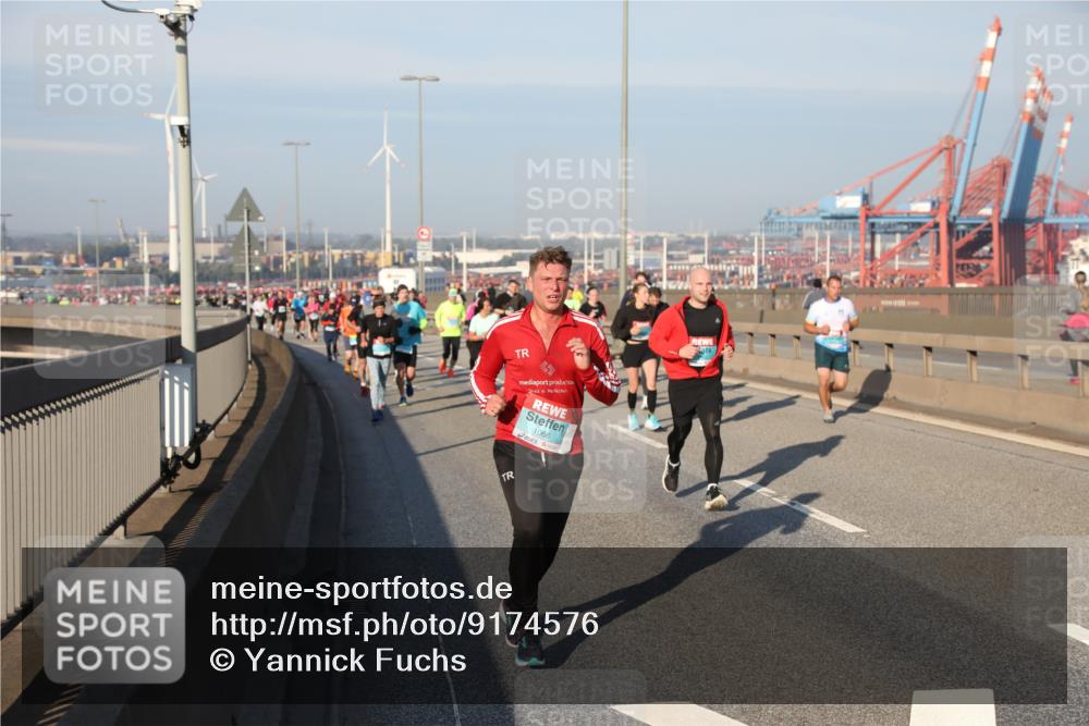 03.10.2025 - Köhlbrandbrückenlauf Yannick Fuchs http://msf.ph/oto/9174576 03.10.2025 08:43:22 Position 2 1066 meine-sportfotos.de
